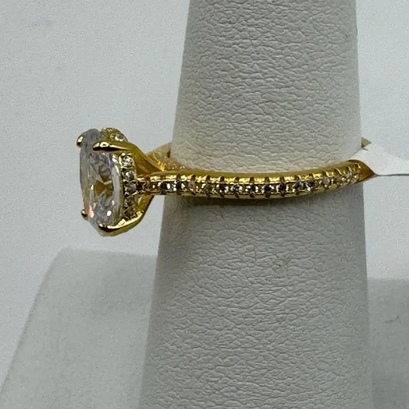18k 1.5ct Oval Ring - Picture 5 of 11